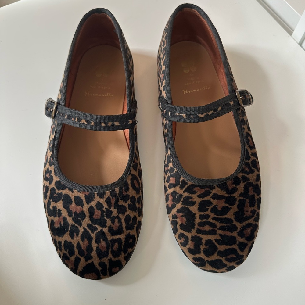 Hermosilla Paris Leopard Print Ballet Mary Jane Flats 39 / 8 US